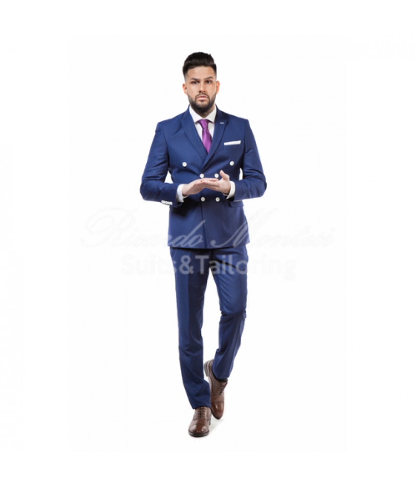 Costum bleumarin la doua randuri, nasturi albi