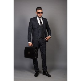 Costum barbatesc negru in dungi